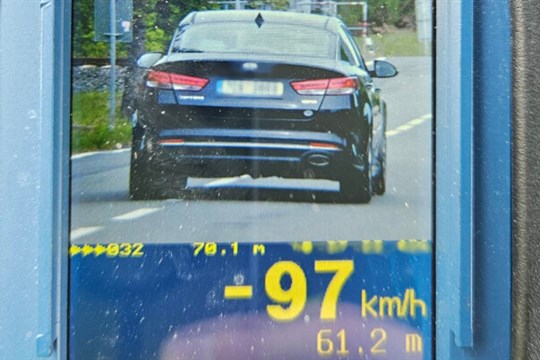 307 řidičů překročilo povolenou rychlost. Jeden jel v obci téměř stovkou