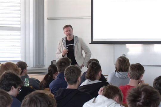 Podnikatelé studentům předali odvahu i směr