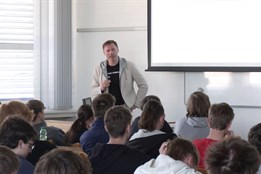 Podnikatelé studentům předali odvahu i směr