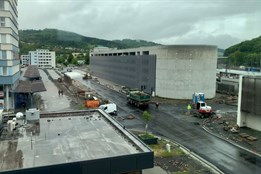 Od začátku prázdnin se do nemocnice bude jezdit po Nádražní ulici