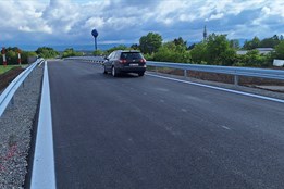 Nový most přes budoucí dálnici D35 u Olomouce je průjezdný