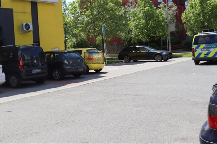 Řidič odjel po střetu s chodcem. Policie hledá svědky nehody v Třinci