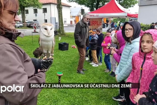 Na Dni Země školáci z Jablunkovska tvořili, třídili odpad i poznávali dravé ptáky