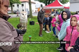 Na Dni Země školáci z Jablunkovska tvořili, třídili odpad i poznávali dravé ptáky