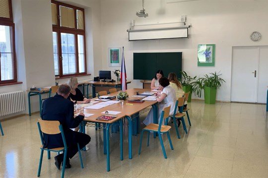 Gymnazisté i zdravotníci skládají zkoušky dospělosti