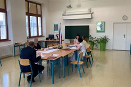 Gymnazisté i zdravotníci skládají zkoušky dospělosti