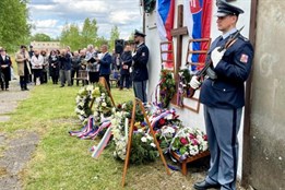 Karlovarský kraj uctil památku obětí Jáchymovského pekla