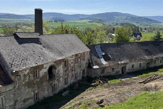 Studenti ZČU zachraňují zchátralý hrad Opálka na Klatovsku