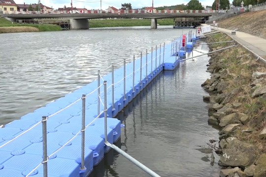 Nové plovoucí molo nabízí víc prostoru k zakotvení lodí