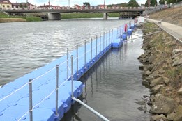 Nové plovoucí molo nabízí víc prostoru k zakotvení lodí