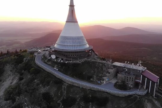 Kraj stále uvažuje o odkupu Ještědu
