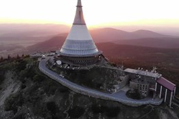 Kraj stále uvažuje o odkupu Ještědu