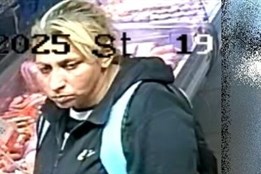 Kvůli vyšetřování krádeže peněz shánějí policisté ženu z videozáznamu