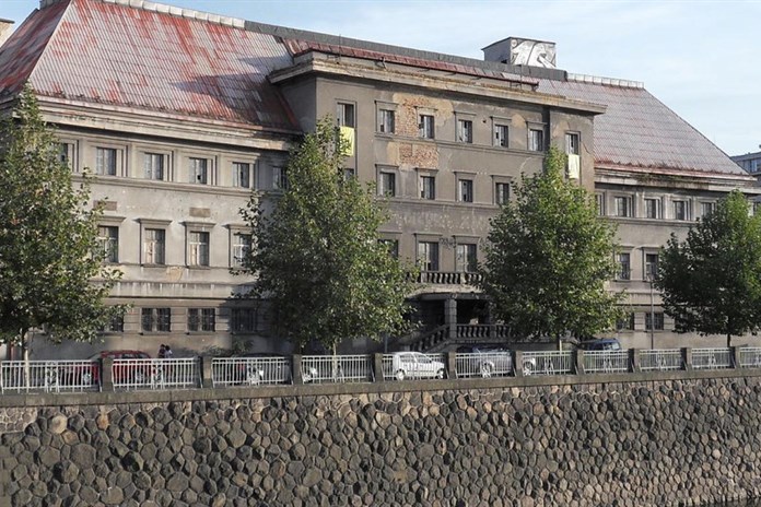 Plzeňský kraj vypíše příští rok soutěž na firmu, která opraví lázně v Plzni