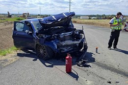 Opilý řidič se naboural s autobusem, více než 20 zraněných