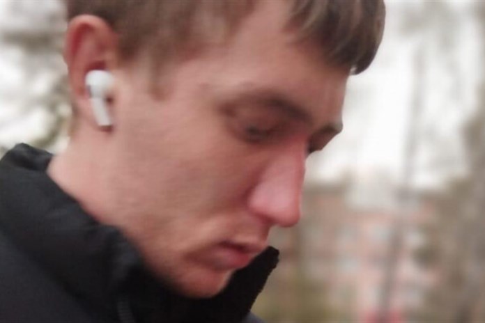 Naiva přišel o 600 tisíc, po podvodníkovi pátrají policisté