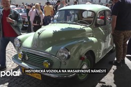 Masarykovo náměstí obklopila historická vozidla z různých období a koutů světa