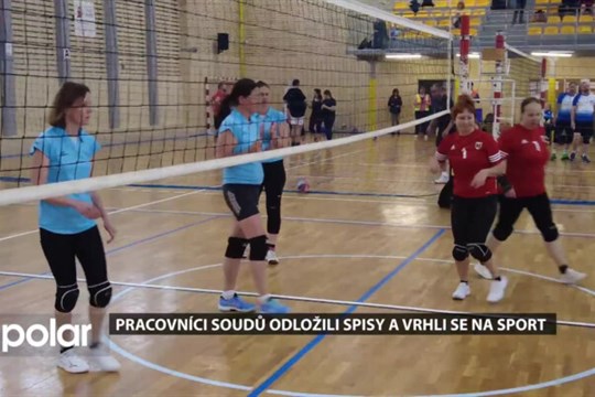 Pracovníci soudů odložili na jeden den spisy a vrhli se na sport