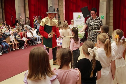 Žáci prvních tříd byli slavnostně pasováni na čtenáře