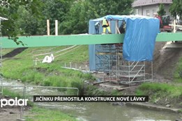 Jičínku přemostila konstrukce nové lávky, stavba má být hotov na konci června
