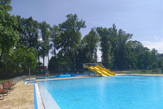Otrokovické koupaliště zahájí sezónu tento pátek. Jaké bude vstupné?