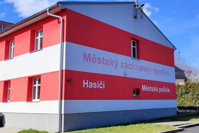Chodov investuje do bezpečnosti: Dobrovolní hasiči dostanou nový záložní zdroj i dýchací přístroje