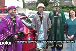 Mobilní hospic Pokojný přístav má díky Tříkrálové sbírce nové auto. Přivezli ho Tři králové