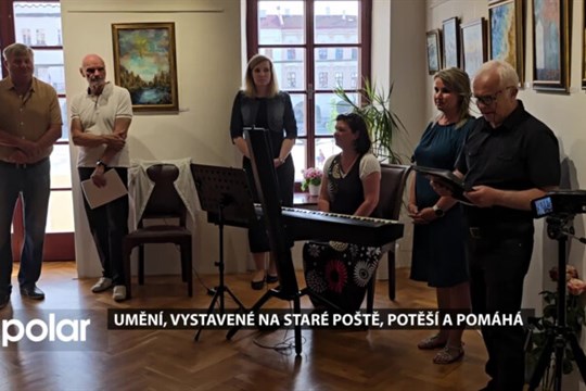 Umění, vystavené na Staré poště, potěší a pomáhá nemocnému chlapci