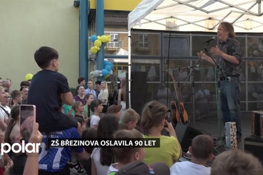 ZŠ Březinova v Zábřehu oslavila 90 let. Popřát ji přijel i Jaromír Nohavica