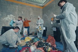 Více než polovina odpadů v černých popelnicích se ještě dá vytřídit