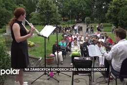 Na zámeckých schodech zněl v podání kytary a flétny Vivaldi i Mozart
