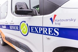 Senior Expres pomůže v osmi obcích Karlovarského kraje: Kraj rozdělil přes 2,5 milionu na dopravu pro starší občany