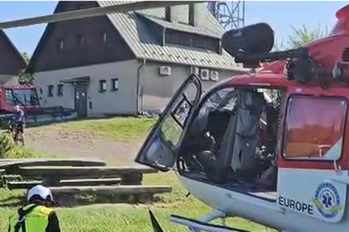 Paraglidista se po chybě na Javorovém zřítil z výšky a pochroumal záda