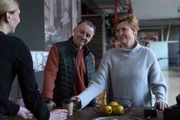 Zlín plný zločinů a tajemství. Nová řada krimi seriálu zavede diváky do divokých devadesátek