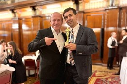 Mimořádný úspěch české oční chirurgie! Pavel Stodůlka zvítězil mezi stovkami odborníků na kongresu v Londýně