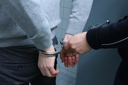 Bývalému primáři hrozí za brutální vraždu, pokus o vraždu a znásilnění až doživotí