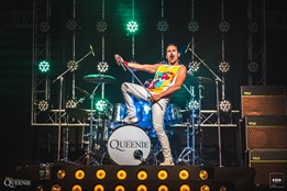 Slovácké léto odpálí show kapely Queenie. Premiéru budou mít šipky