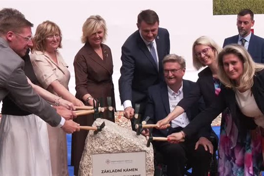 KNL staví novou dětskou psychiatrii