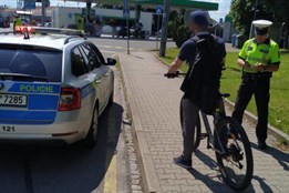 Policisté při kontrolách naměřili alkohol i 116 km/h v obci