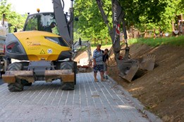 Druhá etapa rekonstrukce jednosměrné ulice Jana Švermy spěje do finiše