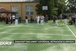 Skok v pytli i pojídání koblihů. Netradiční olympiáda bavila školáky v centru Ostravy