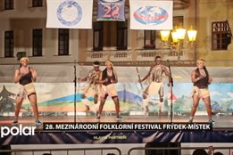 Tance z Afriky, Indonésie i Portugalska. Frýdek-Místek hostil Mezinárodní folklorní festival