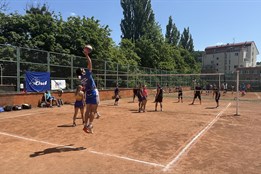 Kvalitně obsazený turnaj mixů u zlínské přehrady ovládli volejbalisté Púchova