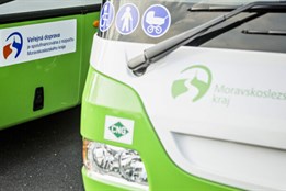 Moravskoslezský kraj nabízí seniorům, dětem i studentům mimořádnou slevu na jízdném