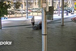 Zloděj okradl spícího muže v Ostravě, chytili ho za 6 minut