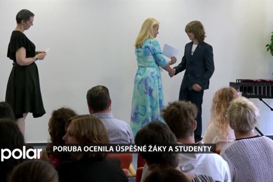 Poruba ocenila úspěšné žáky a studenty. Hodnotila školní i mimoškolní aktivity