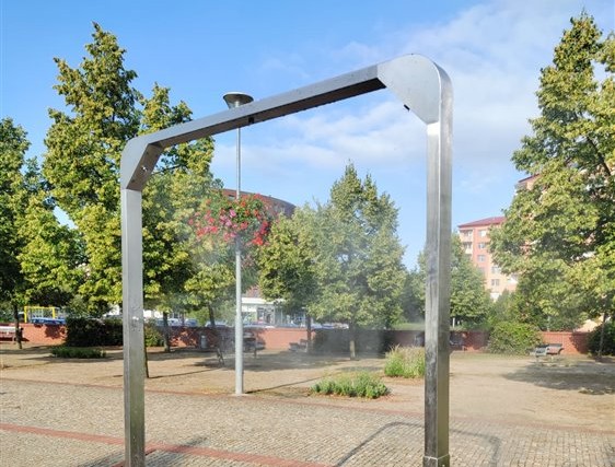 V Otrokovicích instalují oblíbená mlžítka. První už je na náměstí, kde bude druhé?
