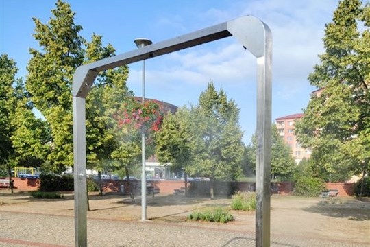 V Otrokovicích instalují oblíbená mlžítka. První už je na náměstí, kde bude druhé?