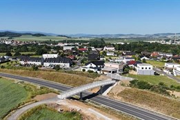 Klatovy mají novou lávku pro pěší a cyklisty. Propojuje město s okolními stezkami