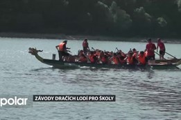 Školní kolo závodů dračích lodí na Slezské Hartě je pozváním i na velké srpnové závody